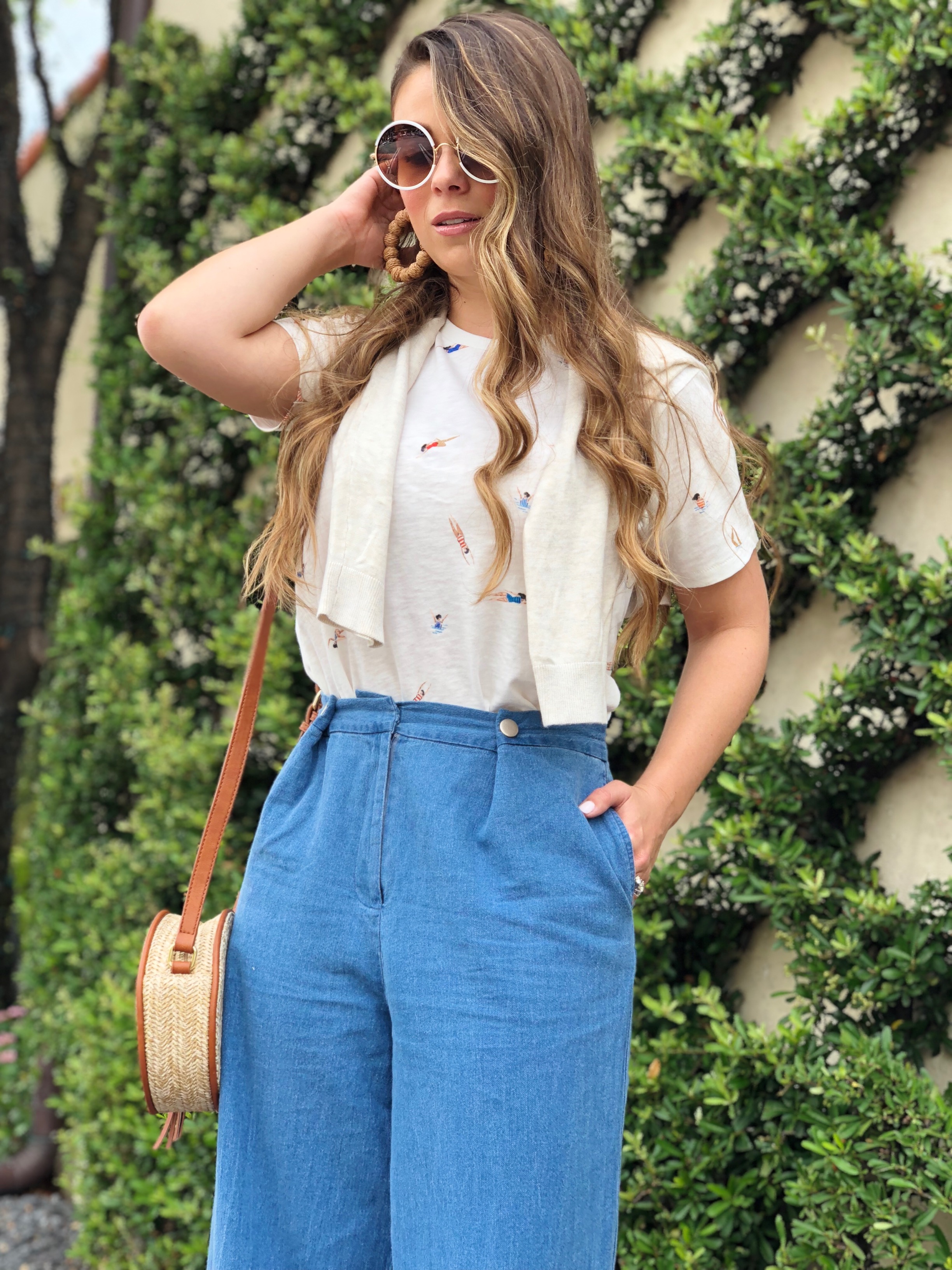 Styling Wide Leg Cropped Pants  Wide leg cropped jeans, Wide leg jeans  outfit, Cropped jeans outfit spring
